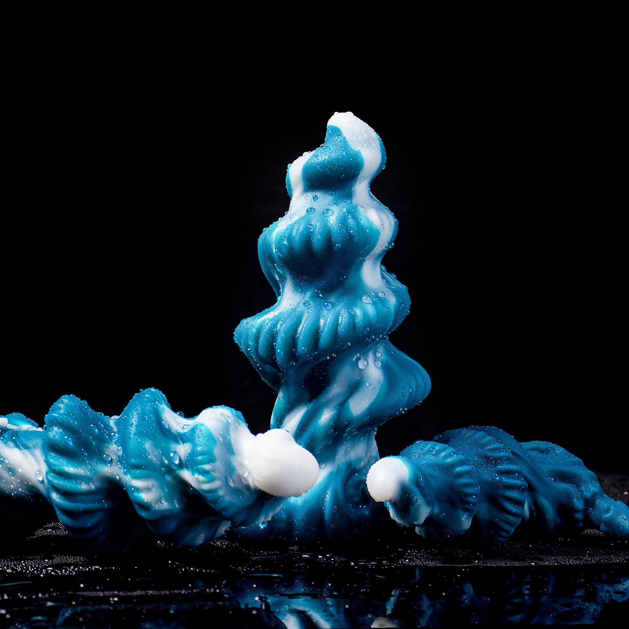 Oieffur Shark Egg Spiral Anal Plug from Fantasy Dildos collection, showing smooth silicone design in three size options. メイン画像