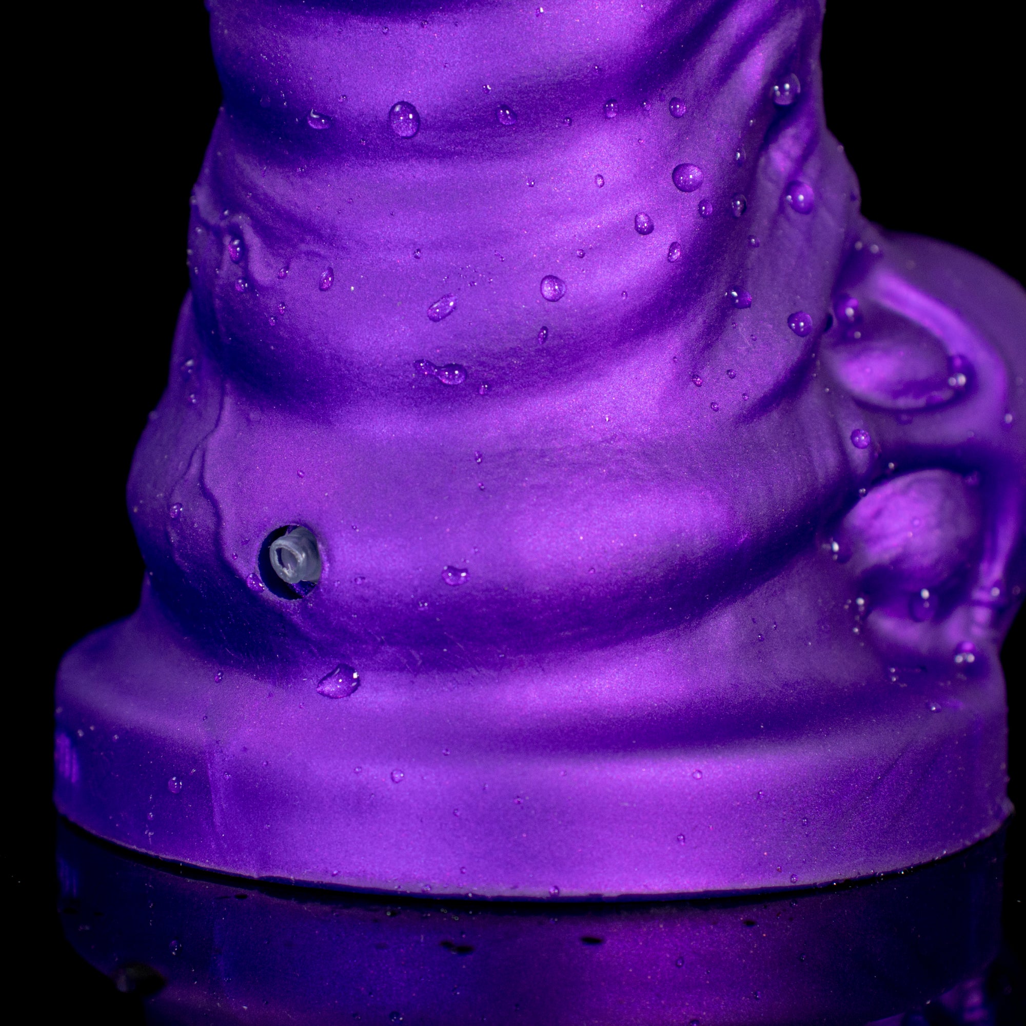 Oieffur Skyline Challenger Platinum silicone fantasy dildo with detailed design and realistic texture, ideal for adult pleasure.
