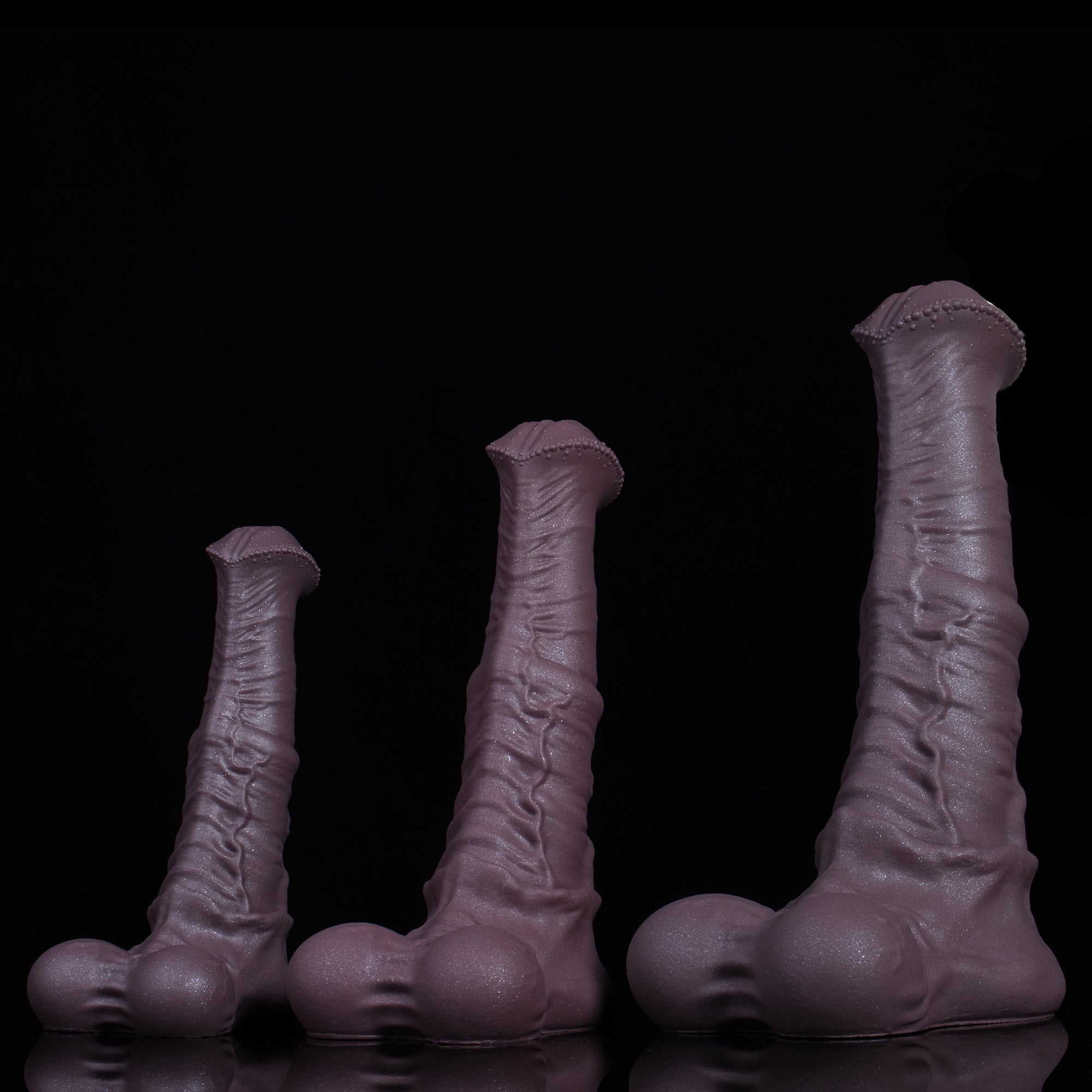 Realistic Centaur horse dildo made of safe platinum silicone with detailed textured surface, designed for fantasy pleasure. メイン画像